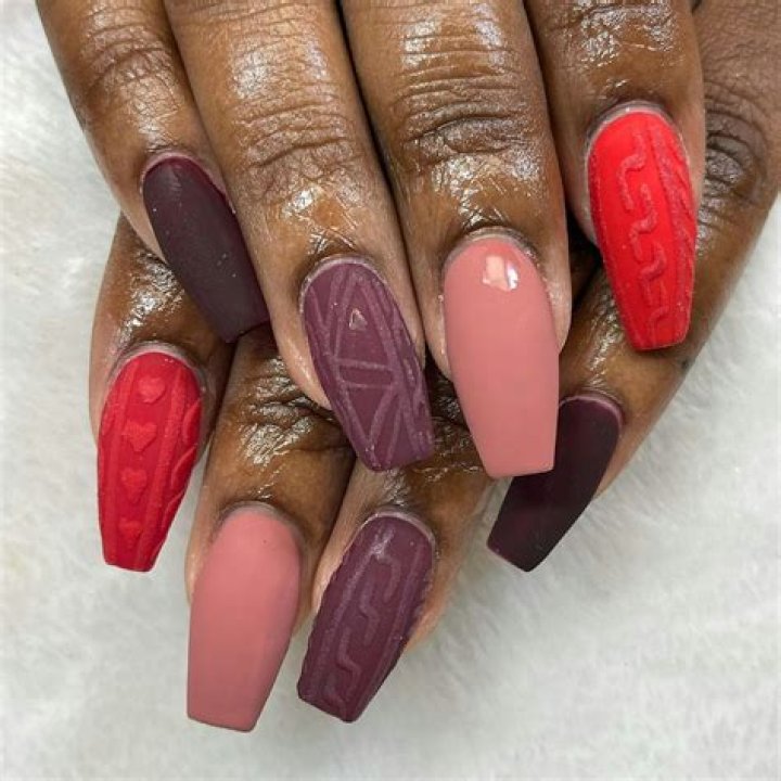10 Winter Sweater Nail Designs That Give All The Cozy Cabincore Vibes