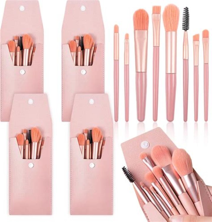 11 Best Travel Makeup Brushes to Get Ready on the Go
