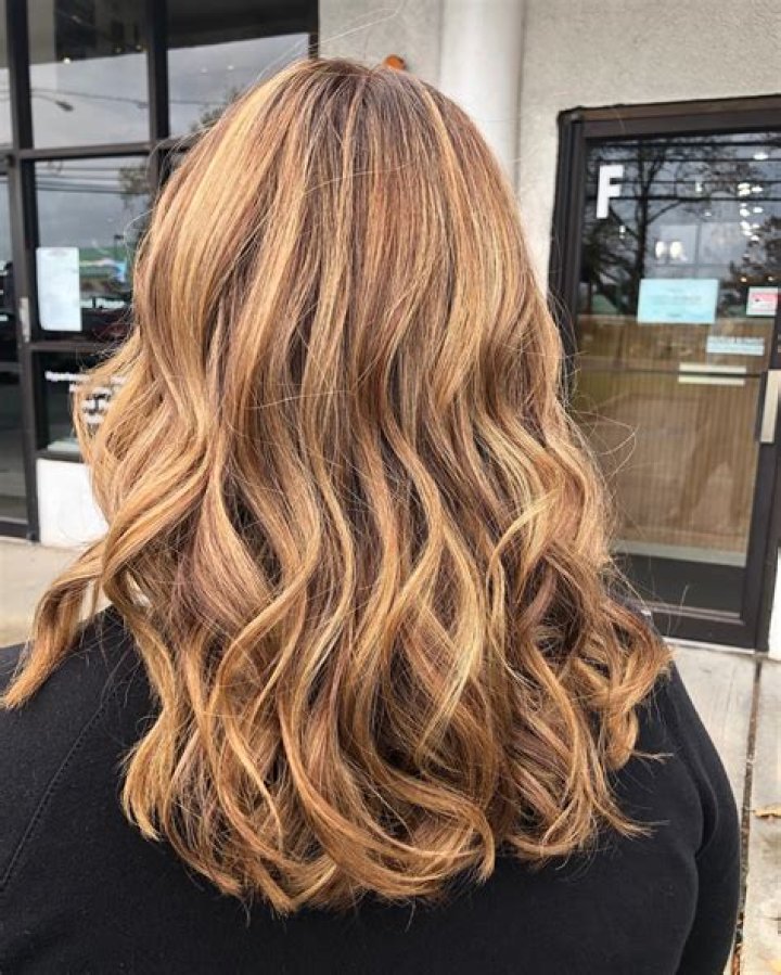12 Caramel Hair Colors to Embrace the Warmth of Summer!
