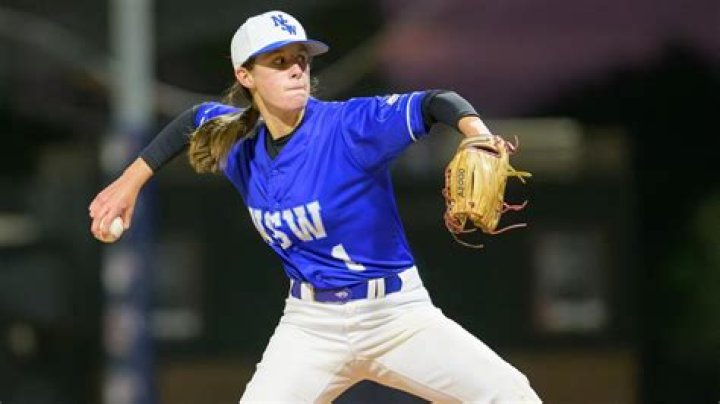 13 Best Female Baseball Players in the World [2023 Update]