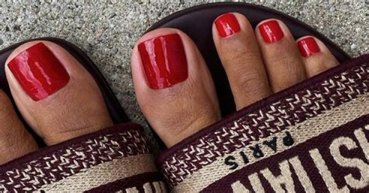 13 Trendy Fall 2023 Pedicure Colors To Paint Your Toes This Autumn