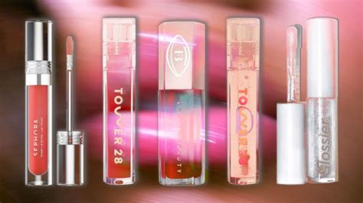 15 Best Natural Lip Glosses to Flatter the Curves of Your Lips