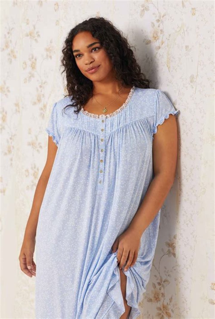 15 Best Nightgowns for a Stylish And Luxurious Beauty Sleep