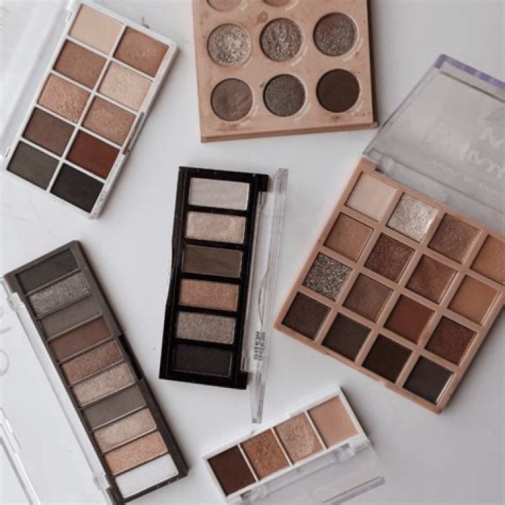 16 Best Drugstore Eyeshadow Products for Budget-friendly Glam
