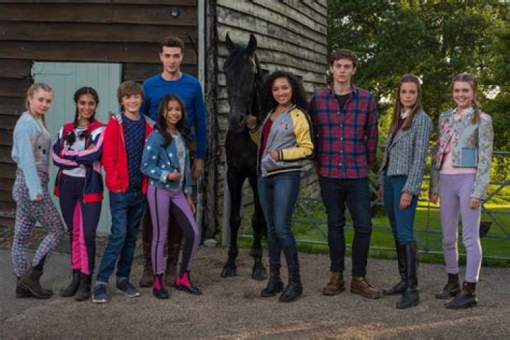21 Shows Like Heartland To Win You Over