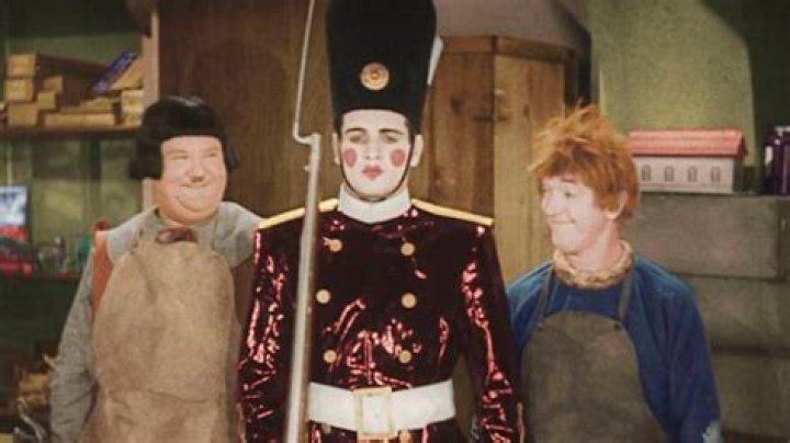 25 Bizzare Moments From 'March Of The Wooden Soldiers,' Because This Classic Doesn't Age Well
