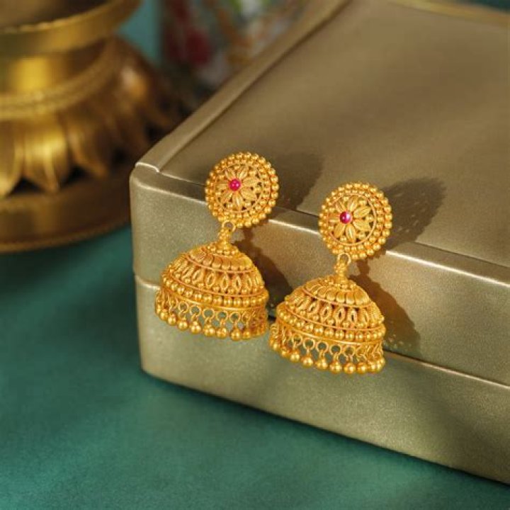 6 times Alia Bhatt gave us the answer to What Jhumka, with her gorgeous traditional earrings