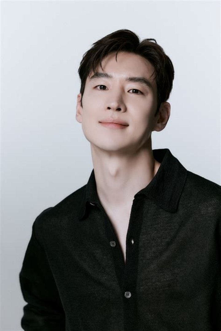 8 Years Of Signal: Exploring the intense-creative thriller starring Lee Je Hoon, Cho Jin Woo, Kim Hye Soo