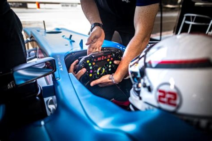 9 best F1 driving experience UK 2023 | The Sun UK
