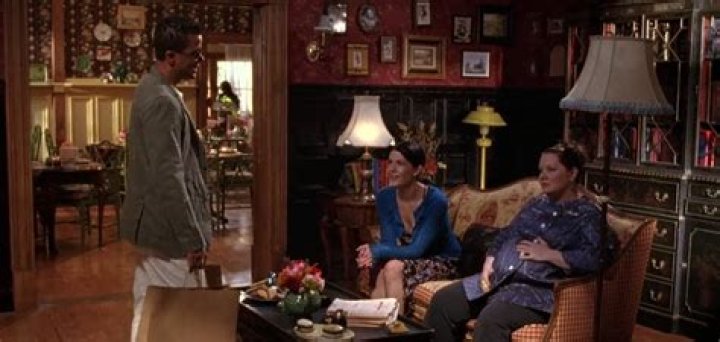 9 Ways I Hope The 'Gilmore Girls' Revival Is More Body Positive & Less Early 2000s