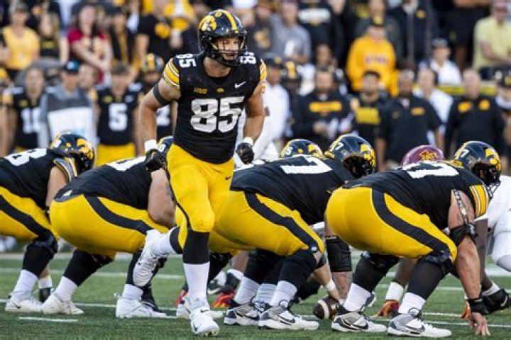 ‘A top notch player’: Hawkeyes’ Luke Lachey looks to uphold standard of Tight End U