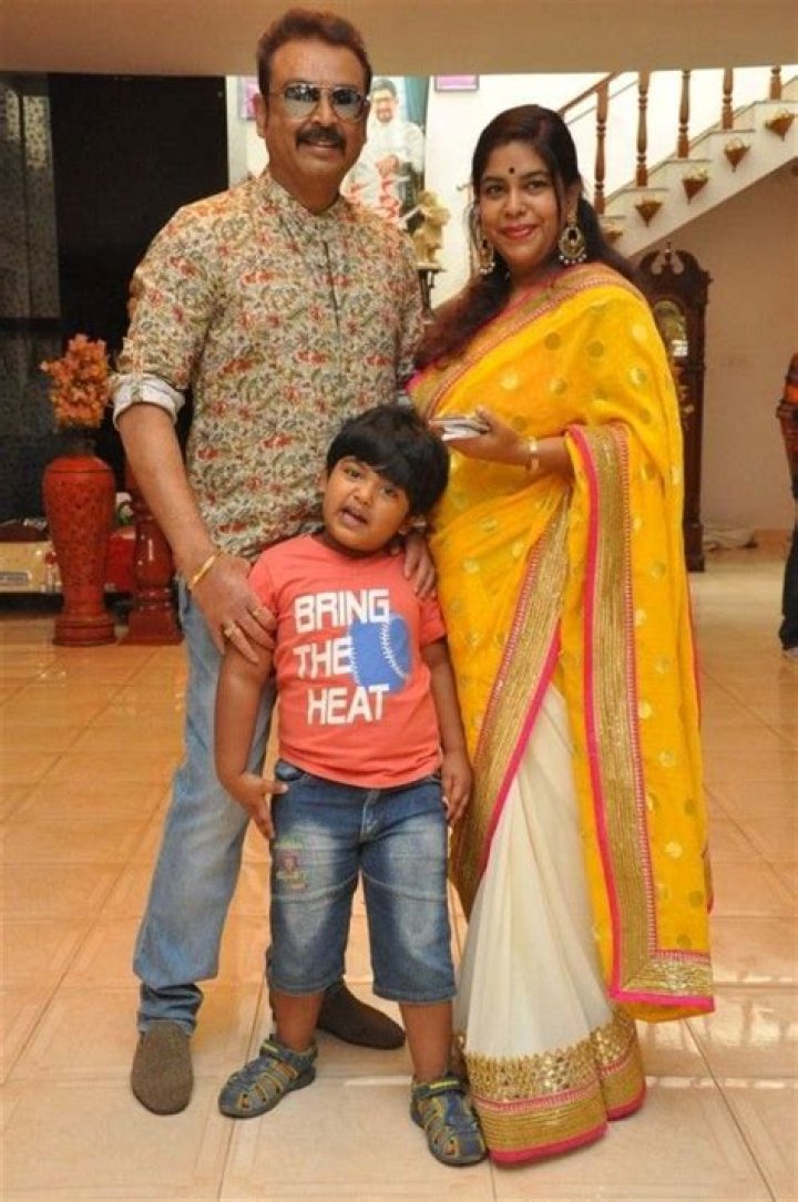 Actor Naresh Wife, Age, Wiki, Family, Net Worth