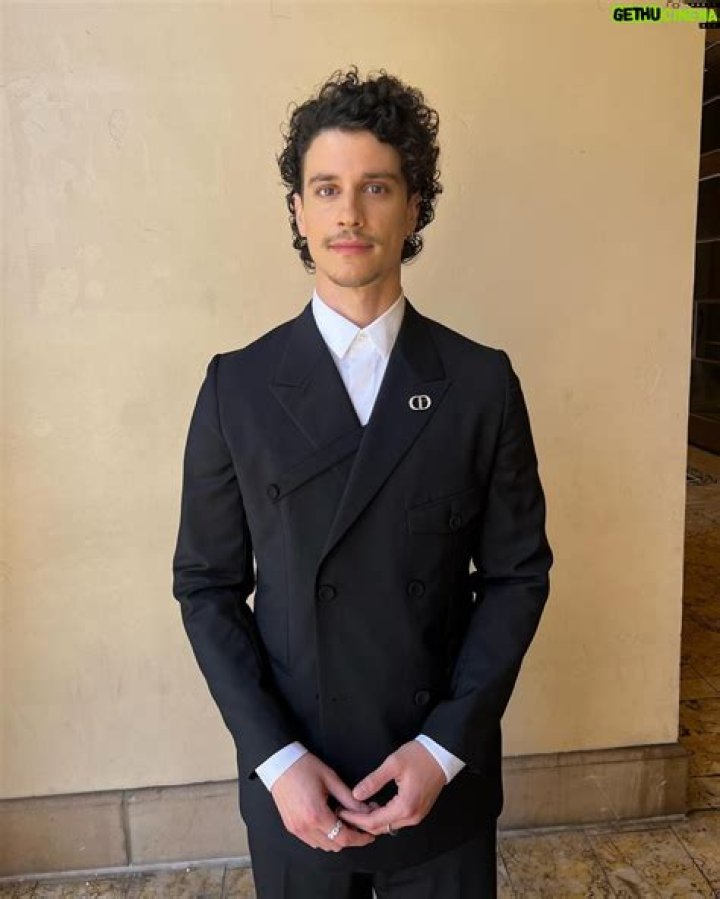 Adam DiMarco Wiki, Age, Height, Weight, Parents, Girlfriend, Career, Ethnicity, Salary, Net Worth, Bi