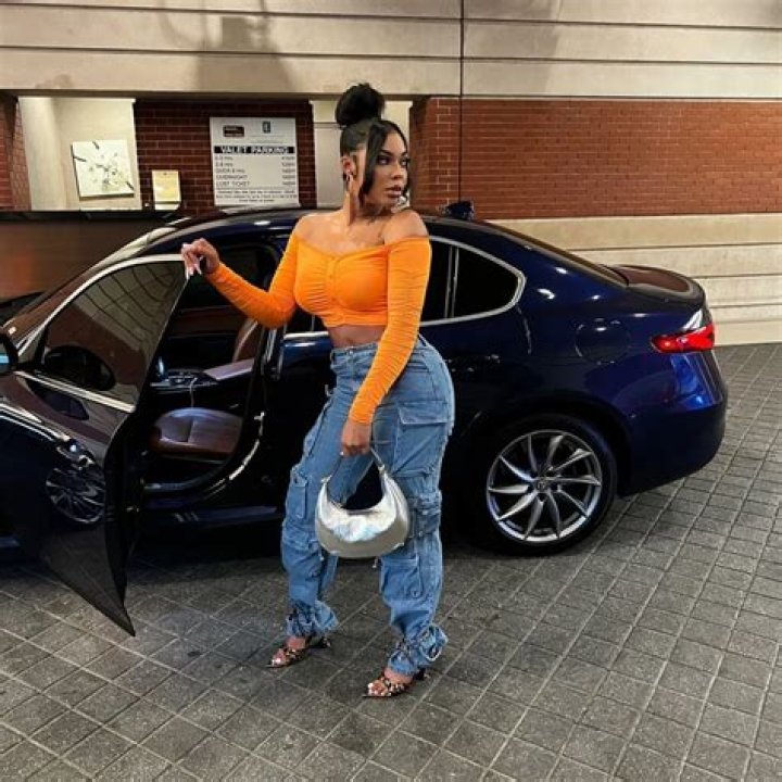 Age, Wiki, Adoptive Mother, Career,Net Worth