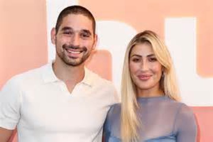 Alexis Ren’s ‘boyfriend’ reacts to her developing feelings for Alan Bersten on DWTS