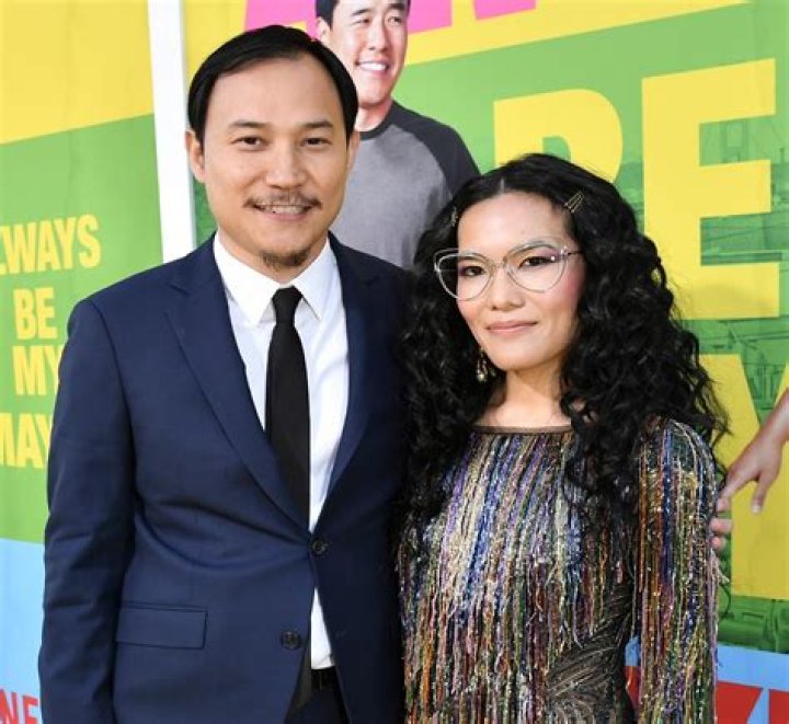 Ali Wong thanks ex-husband Justin Hakuta for Golden Globe win amid divorce proceedings