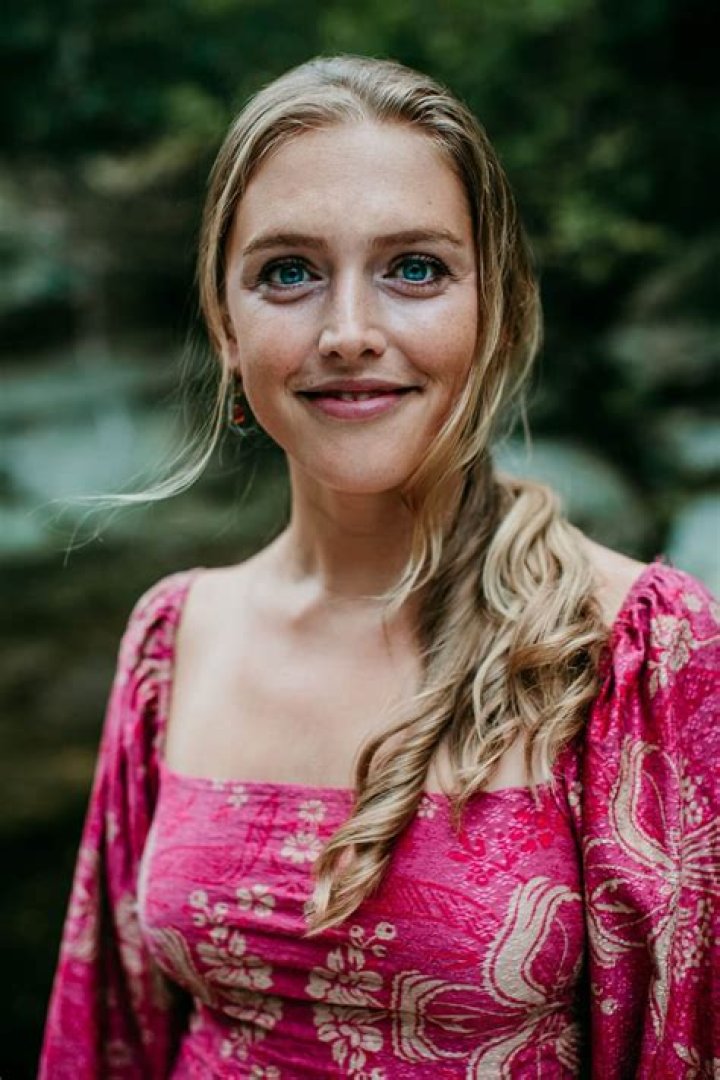 Alicia Roth Weigel (Actress) Wiki, Biography, Age, Boyfriend, Family, Facts and More
