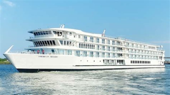 American Melody docks in Davenport for first visit of 2022