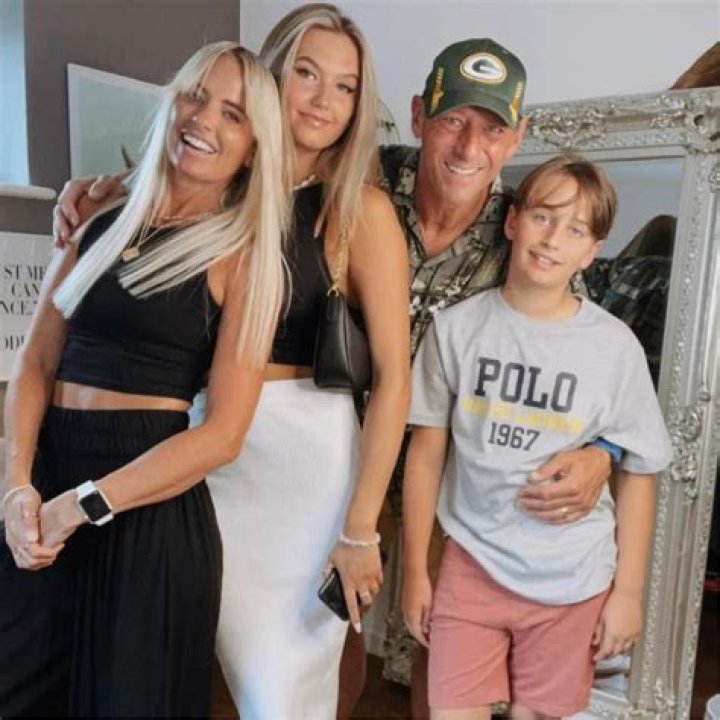 Amy-Jo Simpson (TikTok Star) Wiki, Biography, Age, Girlfriend, Family, Facts and More