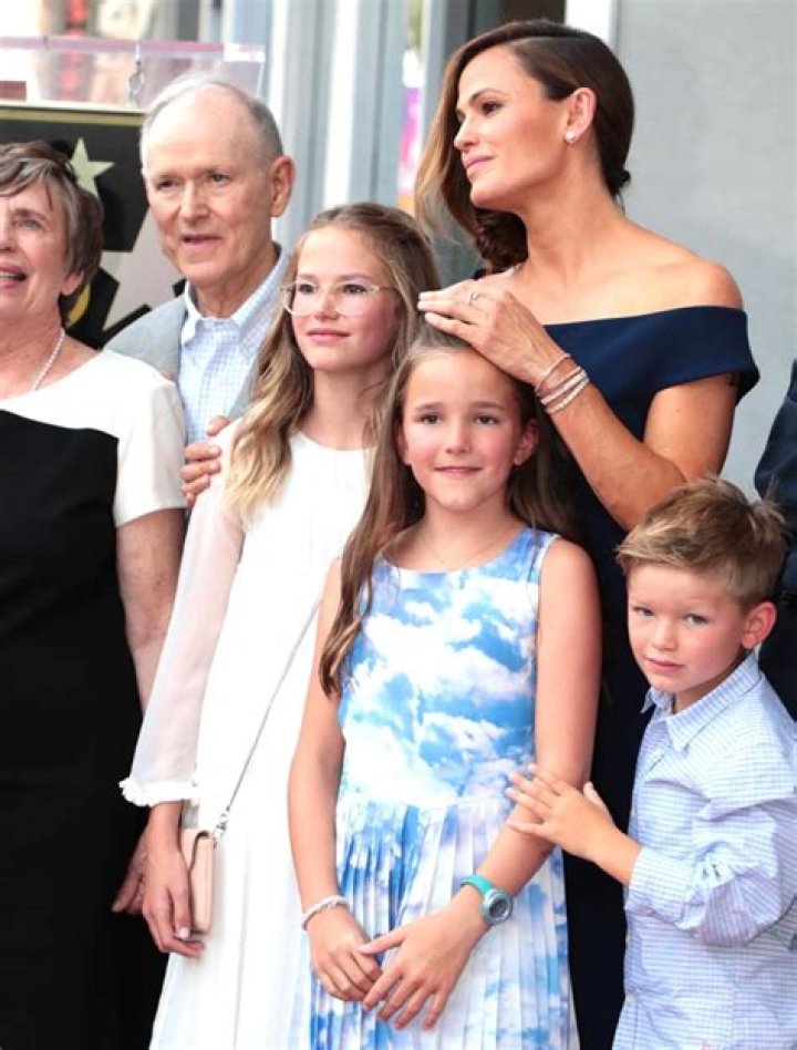 Are Jennifer Garner And James Garner Related? Unraveling The Family Connection