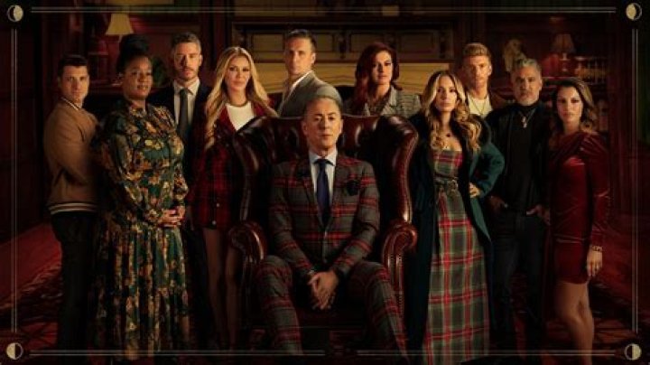 Arrow's Season One Cast Photos Arrive Online: Who Are These People?