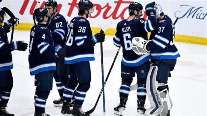 Atlanta has lost two NHL teams. Former player Anson Carter leads one of two groups seeking a third