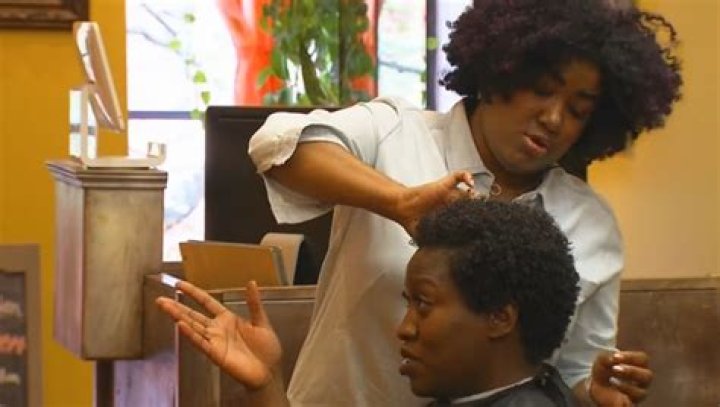 Baltimore Hairstylist Advocates for Natural Hair in Light of Report Highlighting Aplopecia in Black Women