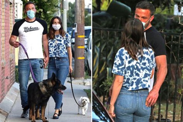 Ben Affleck grabs gorgeous girlfriend Ana de Armas’ butt while walking dogs in LA – The Sun