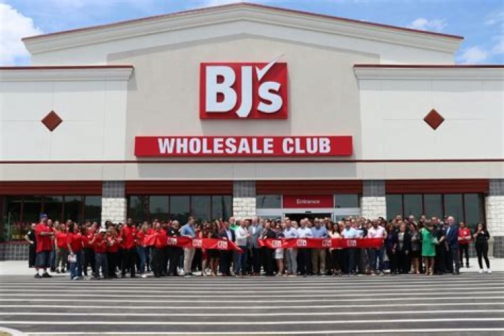 
BJ
BJ`s Wholesale Club Holdings Inc Compare
