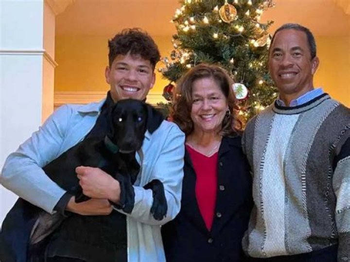 Blake Shelton Parents, Ethnicity, Wiki, Biography, Age, Wife, Net Worth