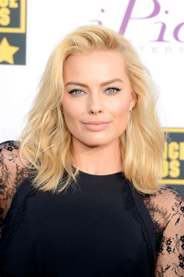 Blonde Hair Color Will Last Longer If You Do These 5 Little Things