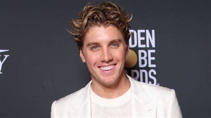
Brady Long
Net Worth

