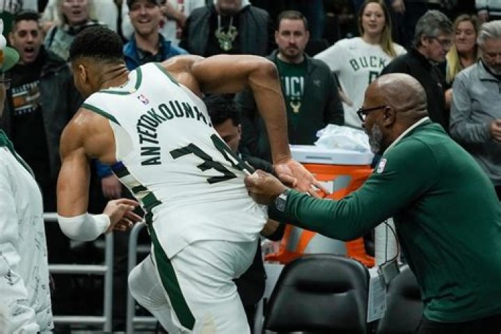 ‘Bucks Are Waving the White Flag’; Wolves Commentator Roasts Thanasis Antetokounmpo After Bucks Lose to Minnesota