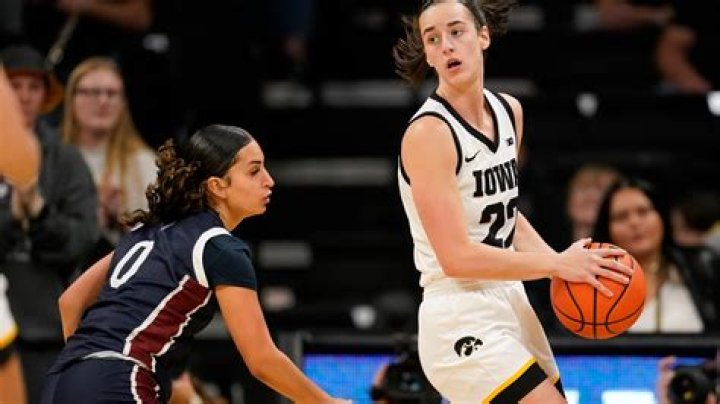 Caitlin Clark, Hannah Stuelke lead No. 3 Iowa past Fairleigh Dickinson in season opener