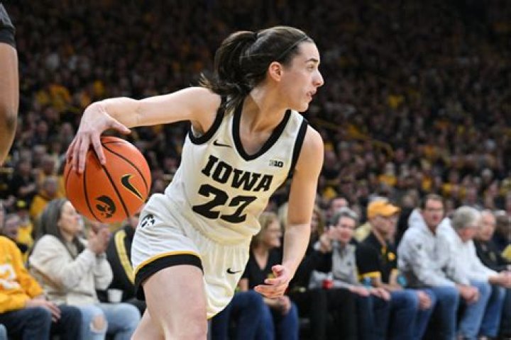 Caitlin Clark’s 38 points leads Hawkeyes  over Cleveland State