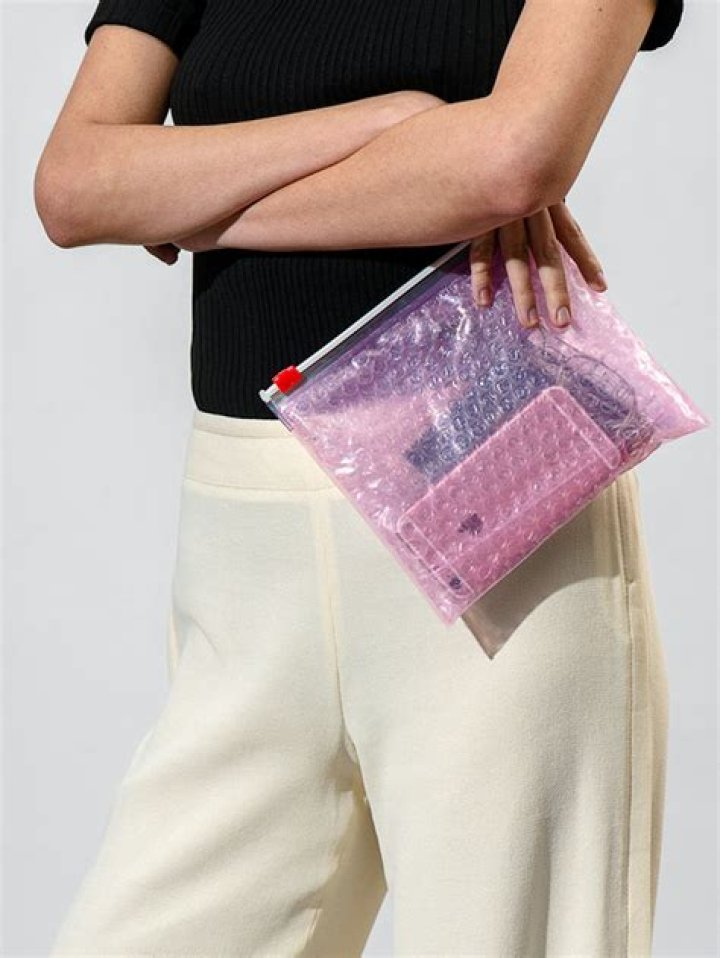 Can You Buy The Glossier Pink Pouch? The Brand's Packaging Is Reusable & Cute — PHOTOS