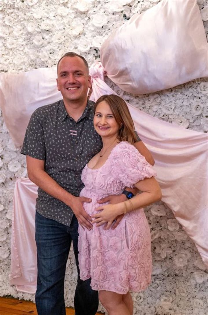 Captivating Moments: Gyosy Rose Mom Photos That Will Melt Your Heart
