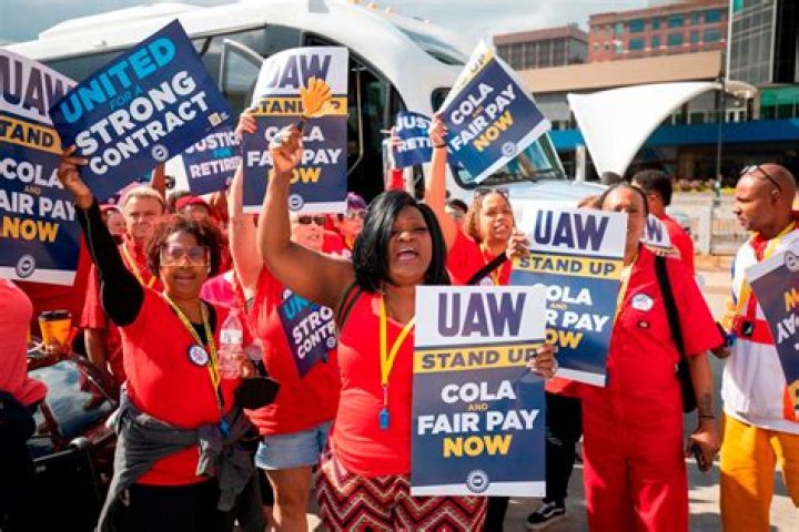 Case New Holland UAW workers reject offer
