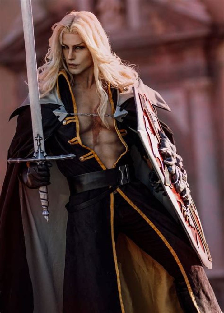 Castlevania Cosplay Shows Off Carmilla's Fierceness