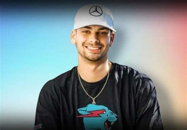 Chandler Hallow (Youtuber) Wiki, Biography, Age, Girlfriend, Family, Facts and More