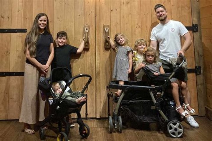 Counting On’s Ben Seewald dances with Ivy Jane, stuns and surprises followers