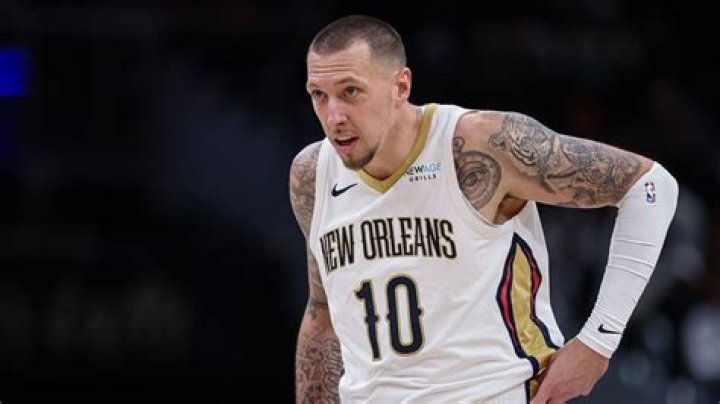 Daniel Theis Bio: NBA & Net Worth [2023 Update]