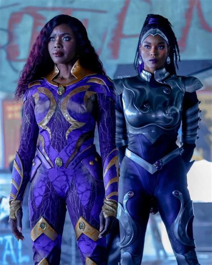 DC's Titans Reveals First Look At Blackfire In Costume