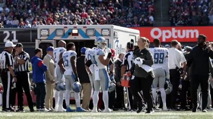 Detroit Lions CB Saivion Smith leaves field in ambulance vs. Patriots