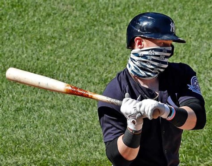 Dodgers closer Jansen encourages masks after positive test