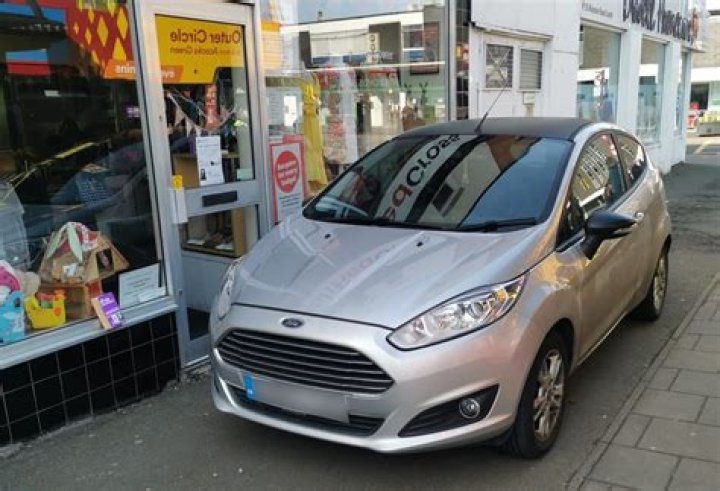 Driver slammed for parking right in front of a charity shop - forcing them to stay closed for an entire day