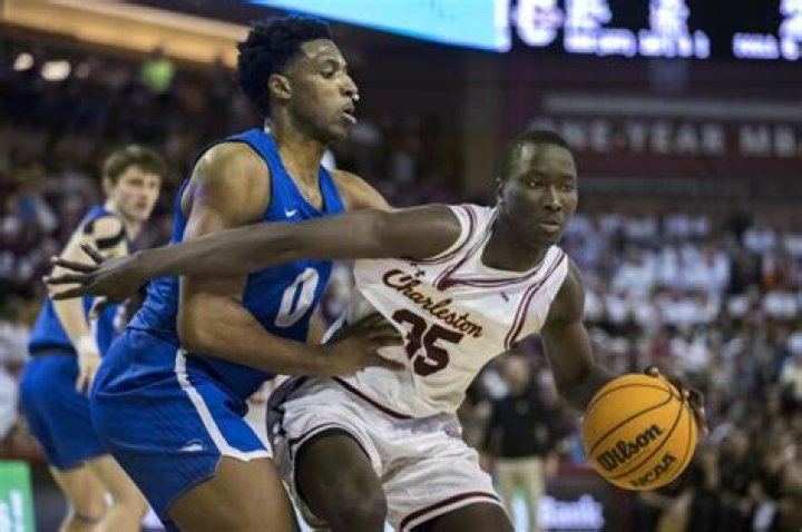Estrada, Hofstra end No. 18 Charleston’s 20-game win streak