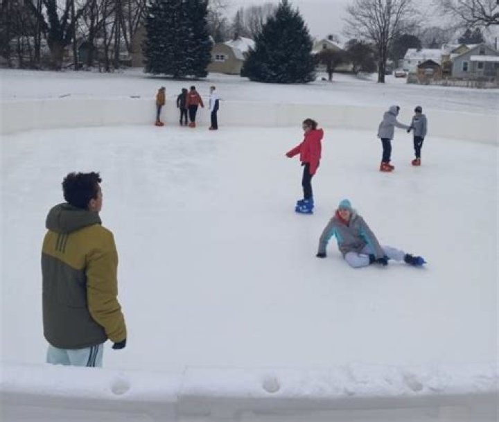 Families blast car park ice rink 'full of puddles that can only fit five people'