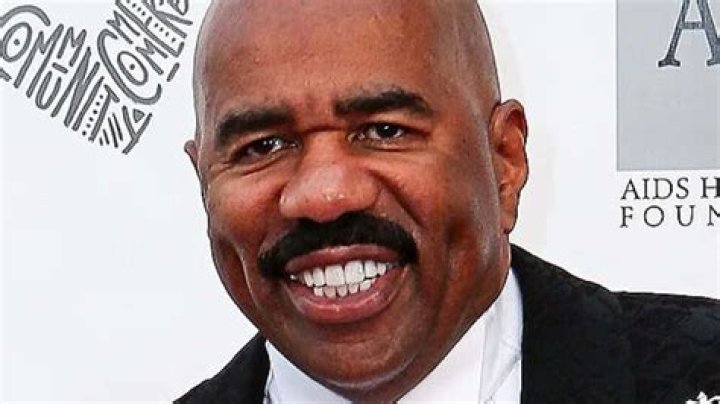 Family Feud contestant is eating up Steve Harvey’s impression of a bodybuilder: ‘Ms. Carolyn likes that’