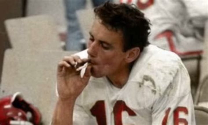 Famous Cigarette Image of Len Dawson Taken During 1967 Super Bowl – Detail about his Net Worth & Cause of Death